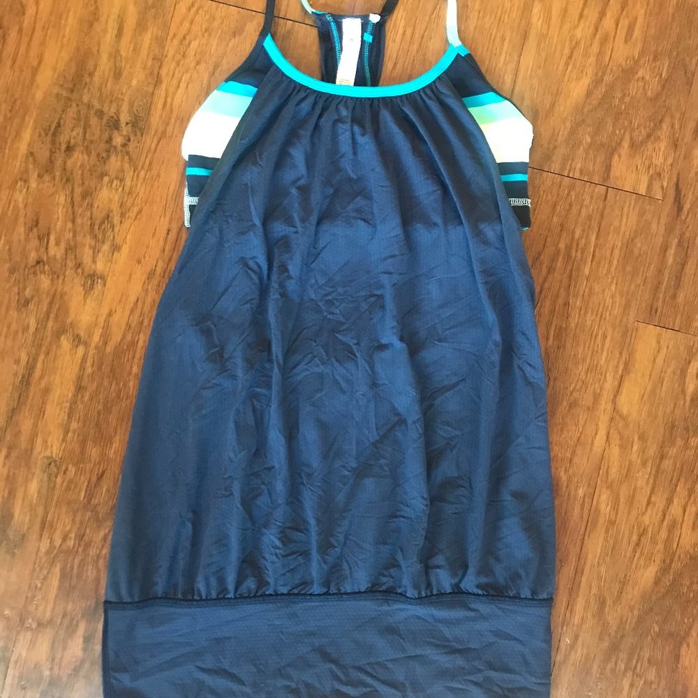 LULULEMON tank with sports bra size 4
